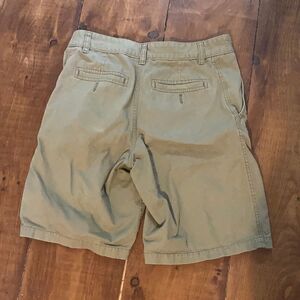 Men’s khaki shorts  